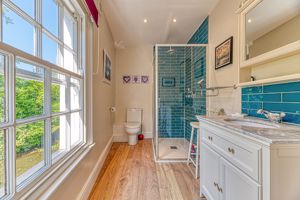 En Suite- click for photo gallery
